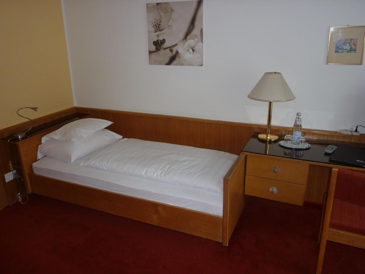 Hotel Zima Мерано Екстер'єр фото